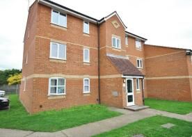 1 bed flat to rent in Redford Close, Feltham TW13, £1,300 pcm