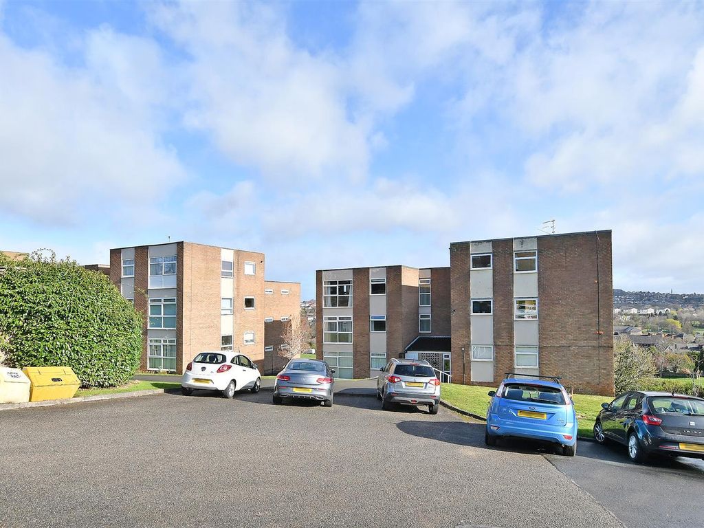 1 bed flat for sale in Pembroke Road, Dronfield S18, £100,000