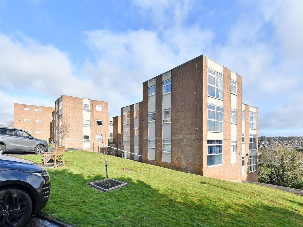 1 bed flat for sale in Pembroke Road, Dronfield S18, £100,000