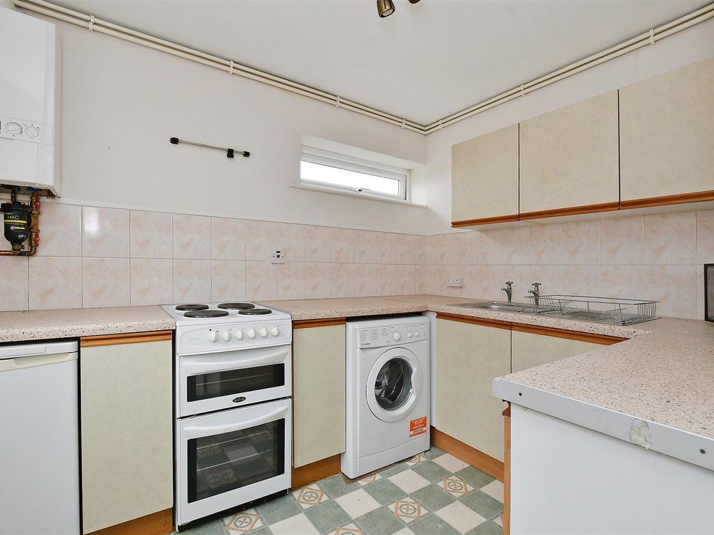 1 bed flat for sale in Pembroke Road, Dronfield S18, £100,000