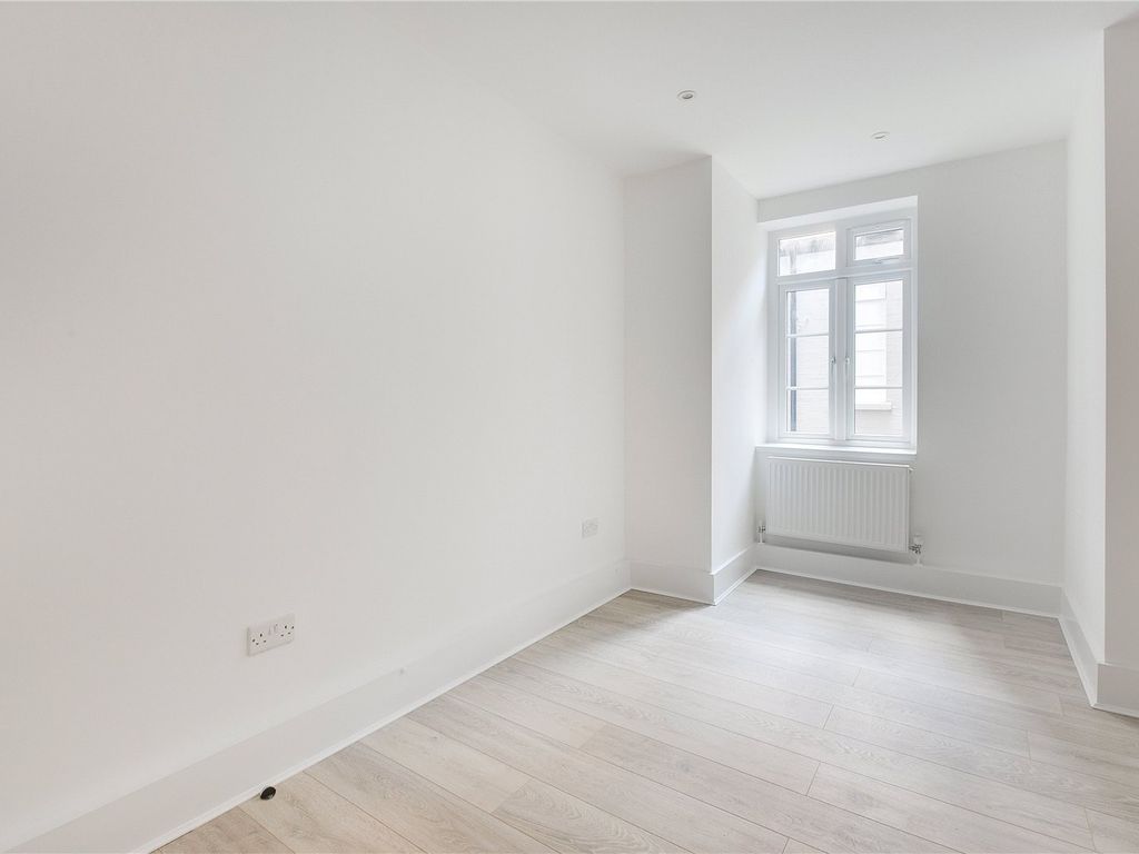 2 bed flat to rent in Devon House, 40-42 Upper Street N1, £2,500 pcm
