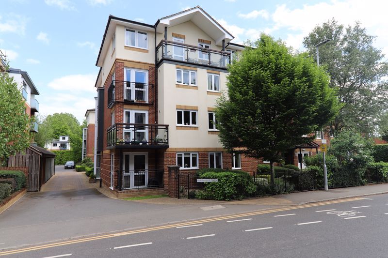 1 bed property to rent in High Street, Rickmansworth WD3, £1,150 pcm