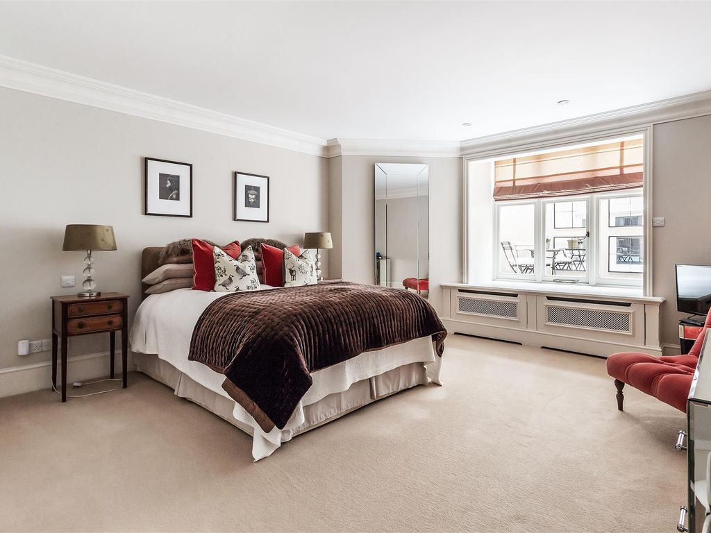 2 bed flat to rent in Snowdenham Hall, Bramley, Guildford, Surrey GU5, £3,500 pcm