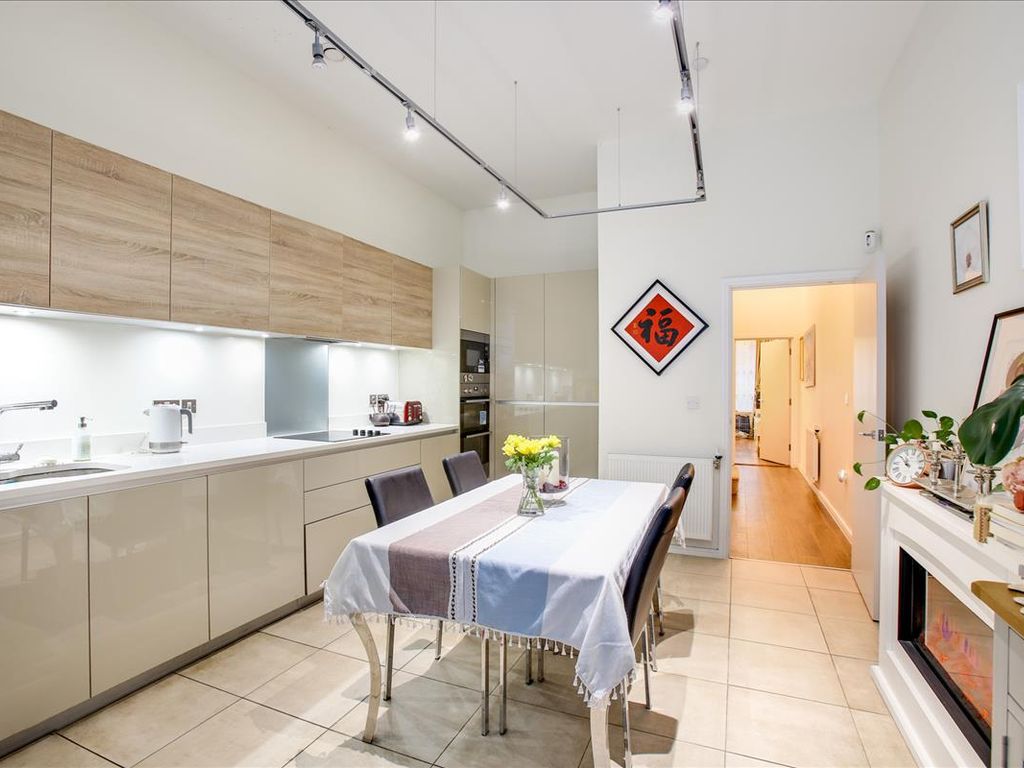 3 bed flat for sale in Rosenburg Road, Acton W3, £765,000