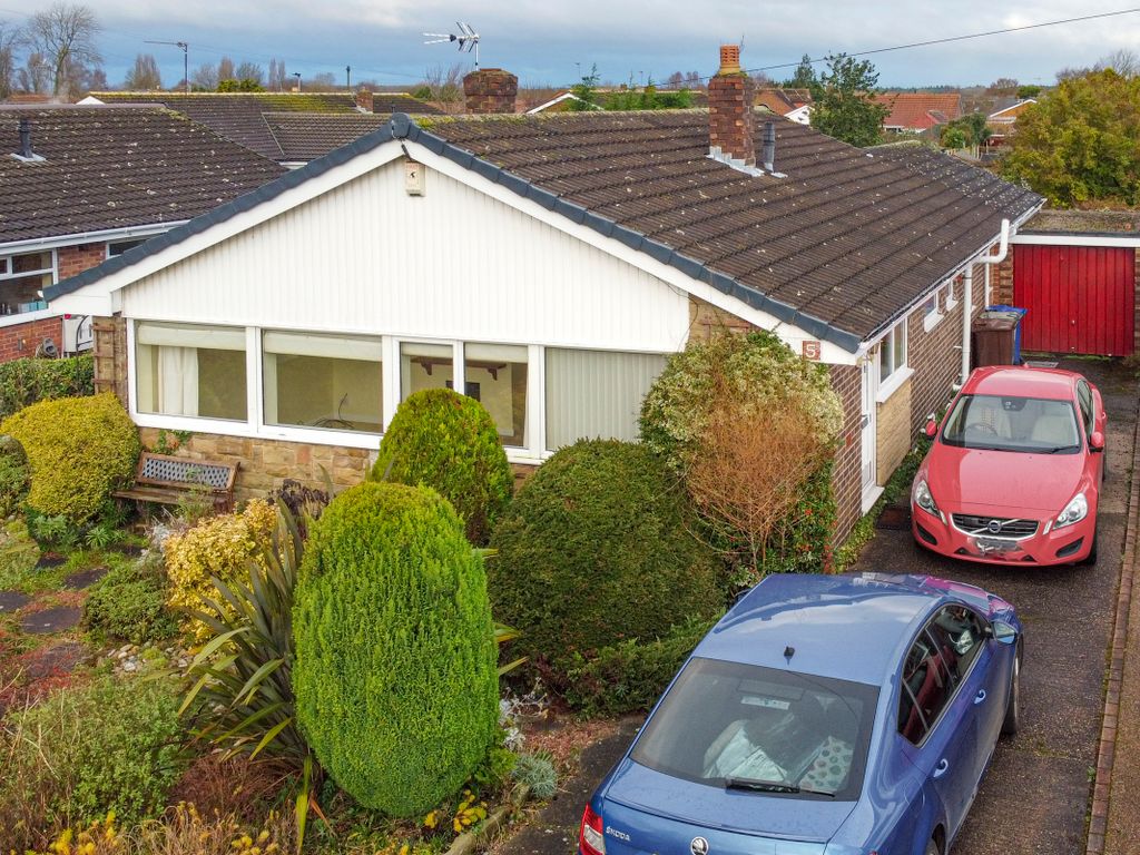 3 bed detached house for sale in Sandway Avenue, Selby YO8, £275,000