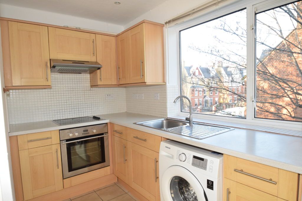 2 bed flat for sale in Eden Court, Station Road, Ealing W5, £415,000