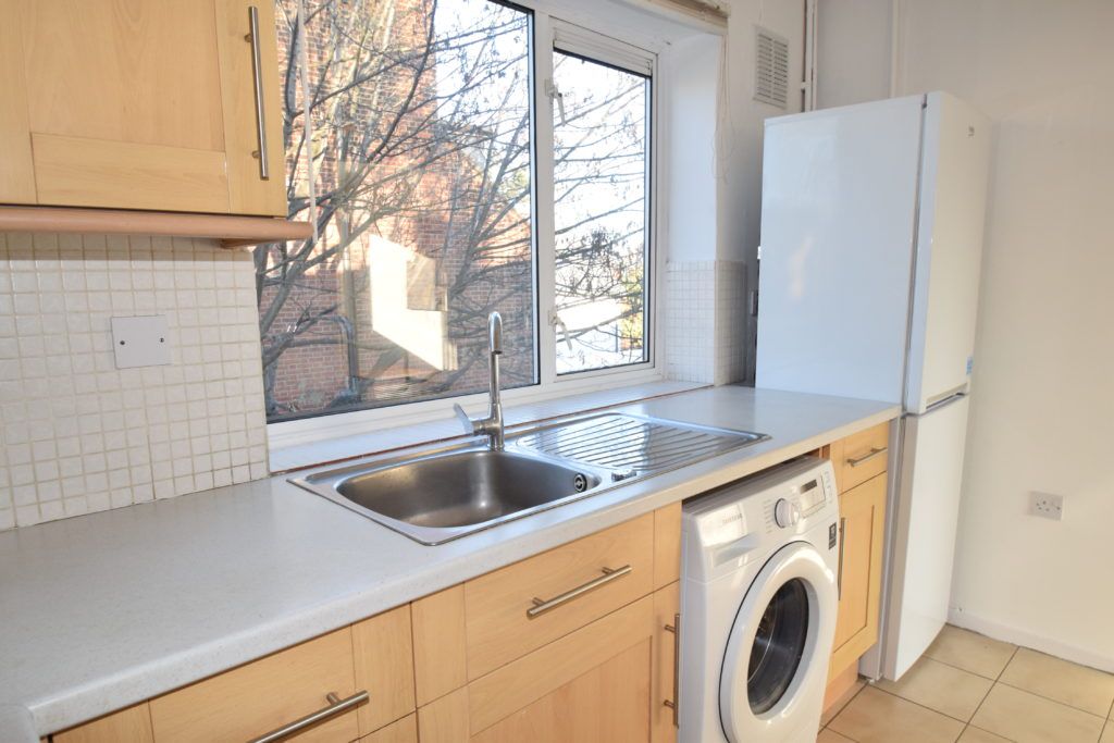 2 bed flat for sale in Eden Court, Station Road, Ealing W5, £415,000