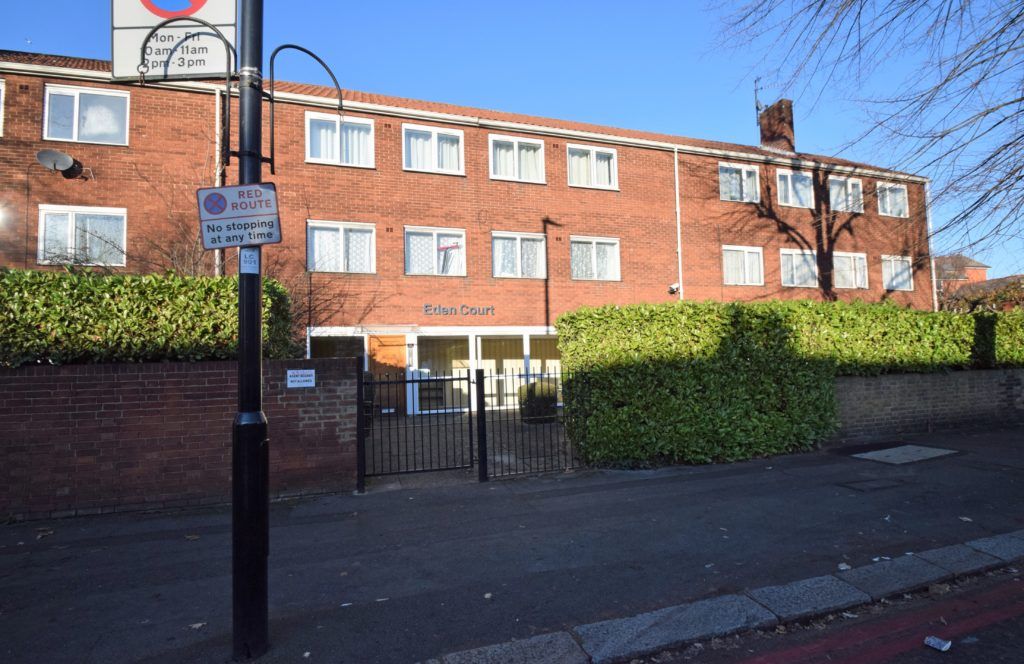 2 bed flat for sale in Eden Court, Station Road, Ealing W5, £415,000