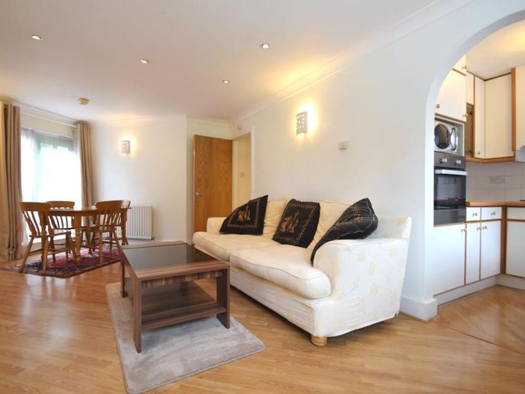 1 bed flat to rent in Robinwood Grove, Uxbridge UB8, £1,350 pcm