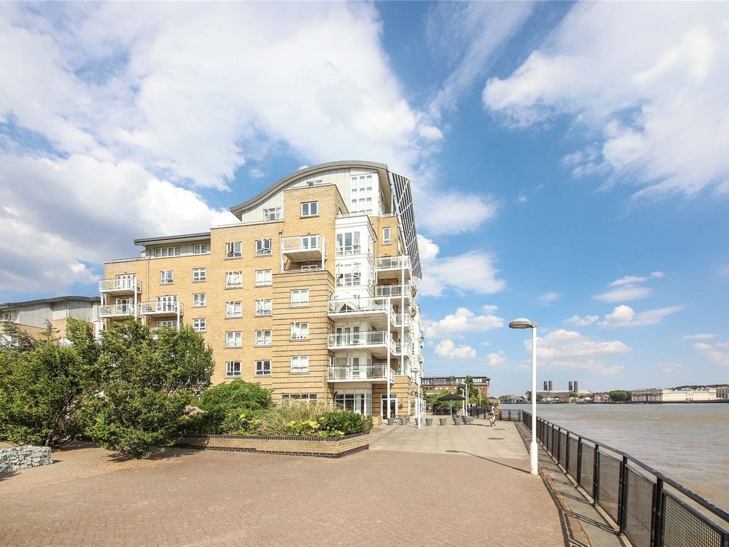 2 bed flat to rent in St. Davids Square, Isle Of Dogs, London E14, £1,800 pcm