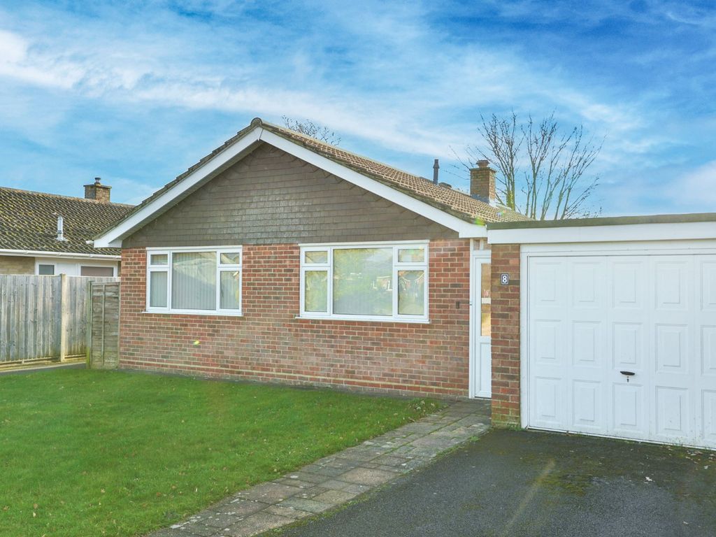 2 bed bungalow for sale in Harts Way, Everton, Lymington, Hampshire SO41, £425,000