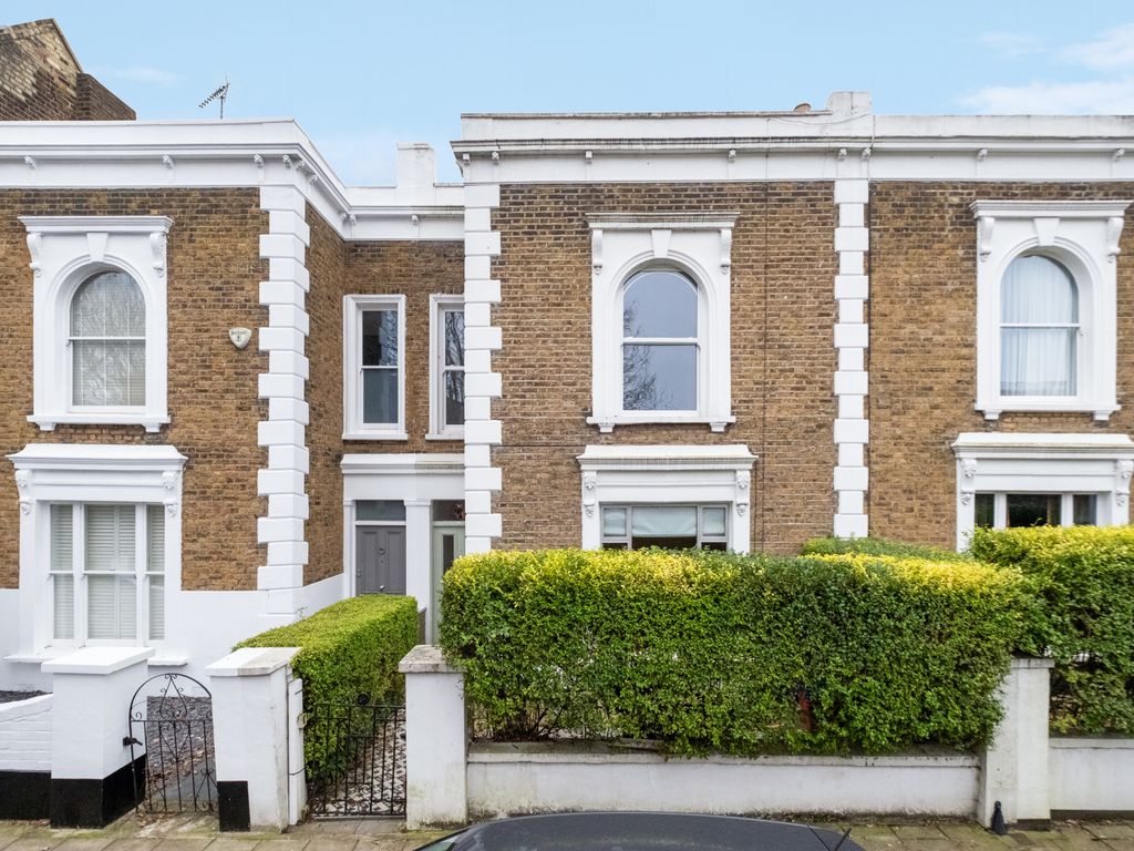 3 bed terraced house to rent in Wellesley Road, Gunnersbury W4, £3,500 pcm