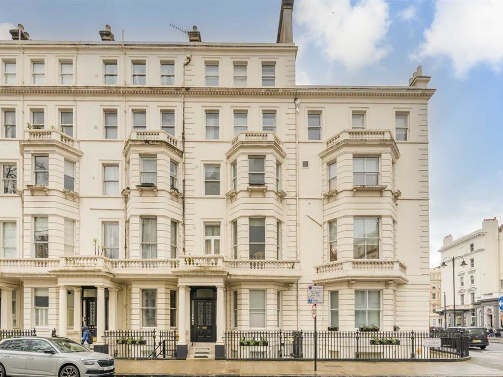 2 bed flat for sale in Stanhope Gardens, London SW7, £1,100,000