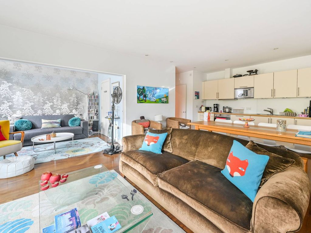 2 bed flat for sale in Crouch End Hill, Crouch End, London N8, £550,000