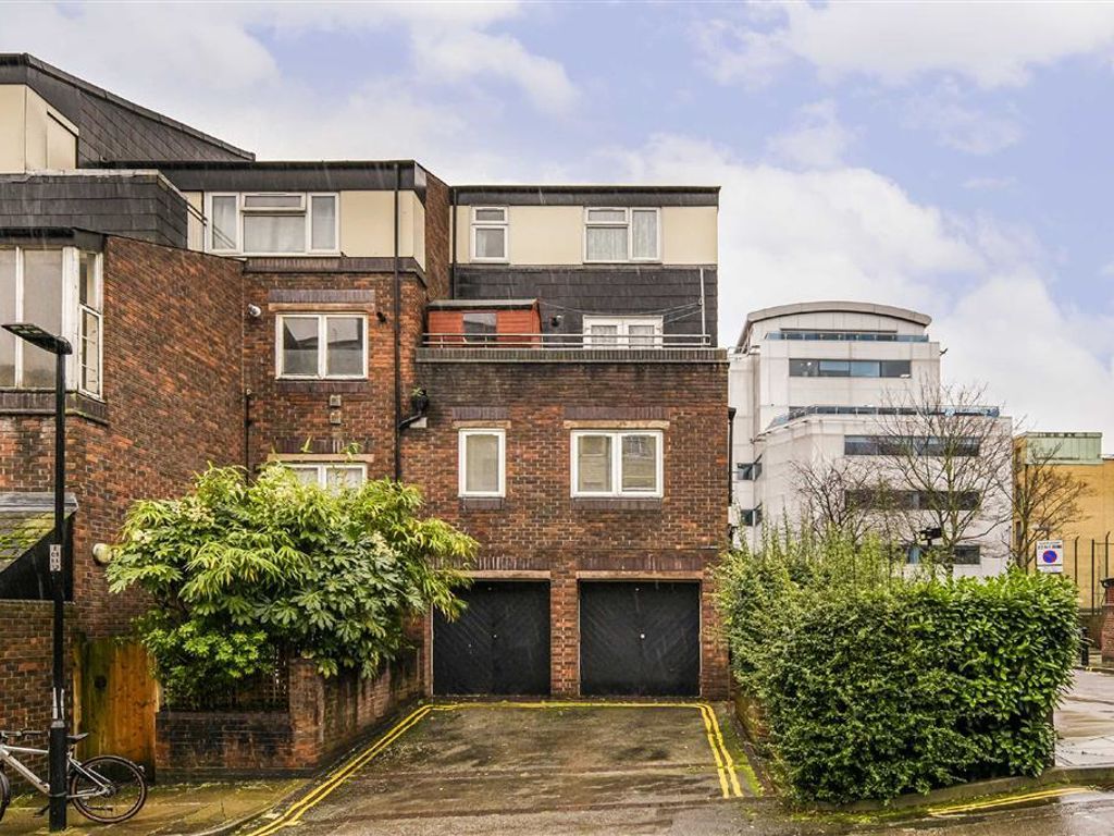 1 bed flat for sale in Crofts Street, London E1, £430,000