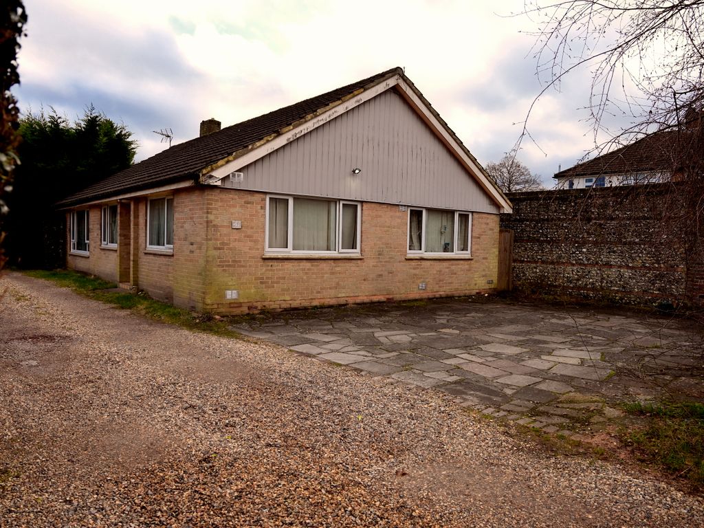 4 bed bungalow for sale in Woodmansterne Street, Banstead SM7, £675,000