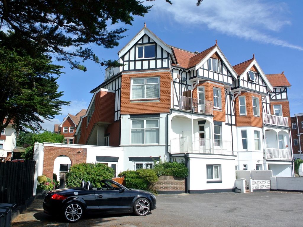 Studio to rent in Boscombe Spa Road, Boscombe, Bournemouth BH5, £850 pcm