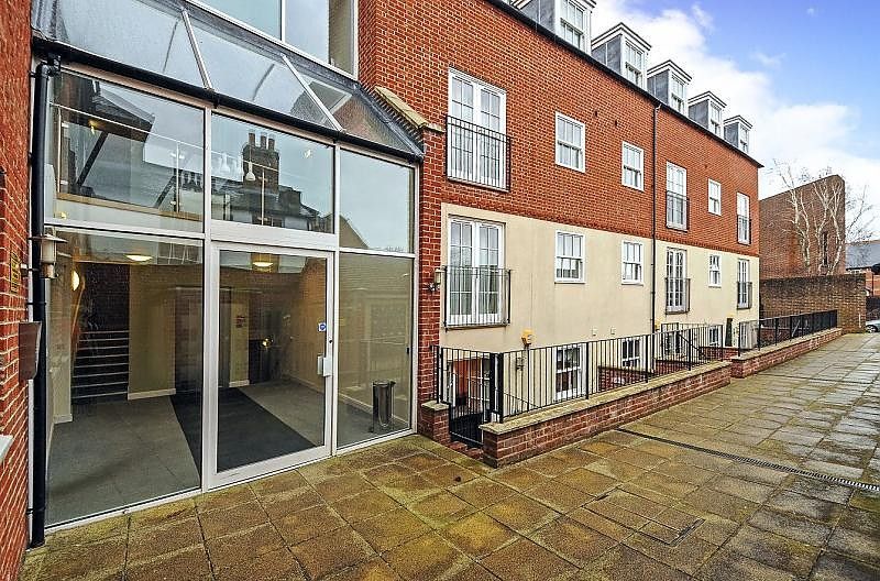 1 bed flat to rent in Flat 5 Bedford Chambers, 37 Southgate, Chichester, West Sussex PO19, £900 pcm