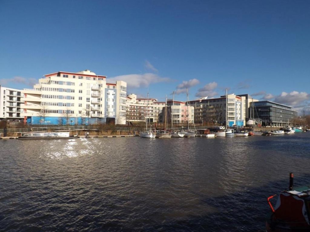 3 bed flat to rent in Hannover Quay, Bristol BS1, £2,750 pcm