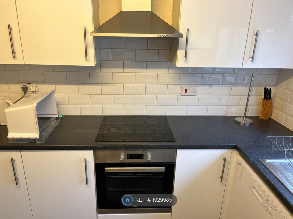 4 bed terraced house to rent in The Valley, Winchester SO22, £2,100 pcm