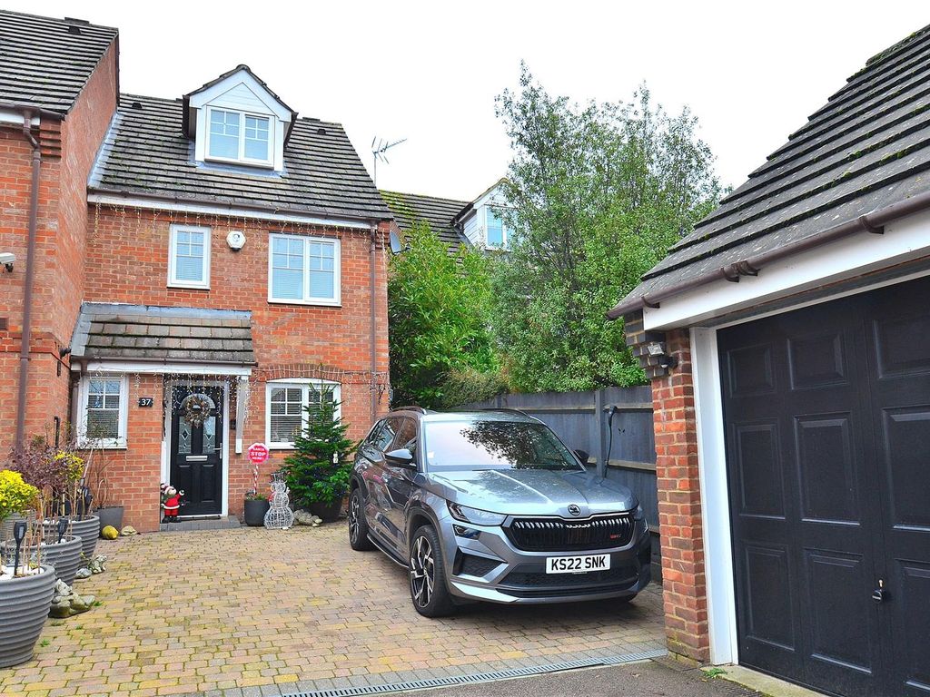 3 bed property for sale in Swale Close, Great Ashby, Stevenage SG1, £415,000