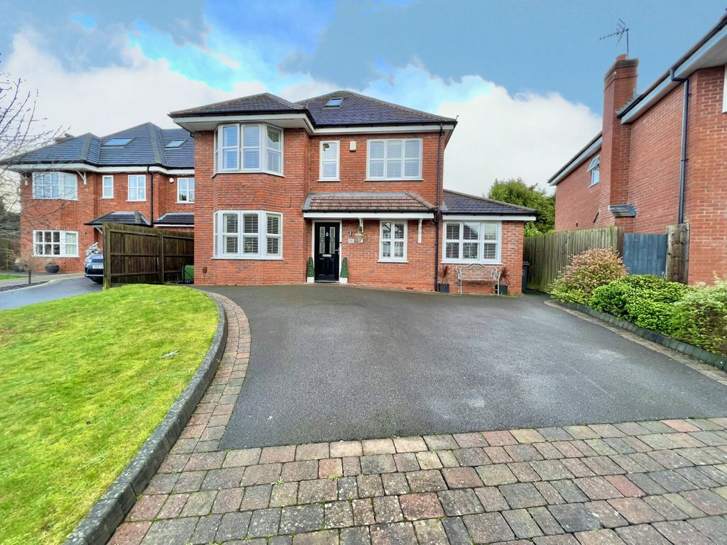 5 bed detached house for sale in Sherwood Close, Solihull B92, £615,000