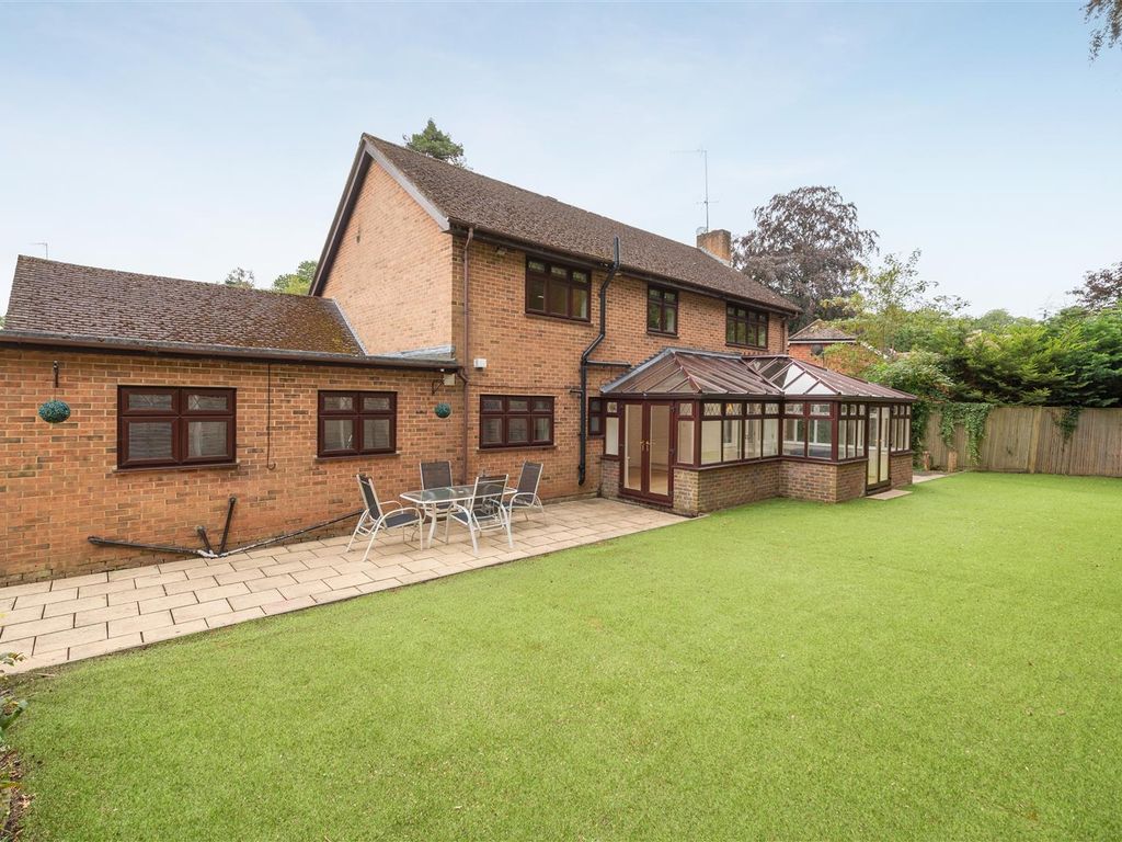4 bed detached house to rent in Holmes Close, Ascot SL5, £3,750 pcm
