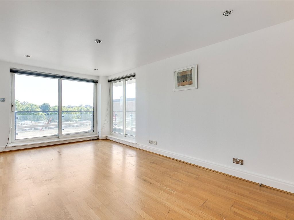 2 bed flat to rent in Bluewater House, Smugglers Way SW18, £2,100 pcm