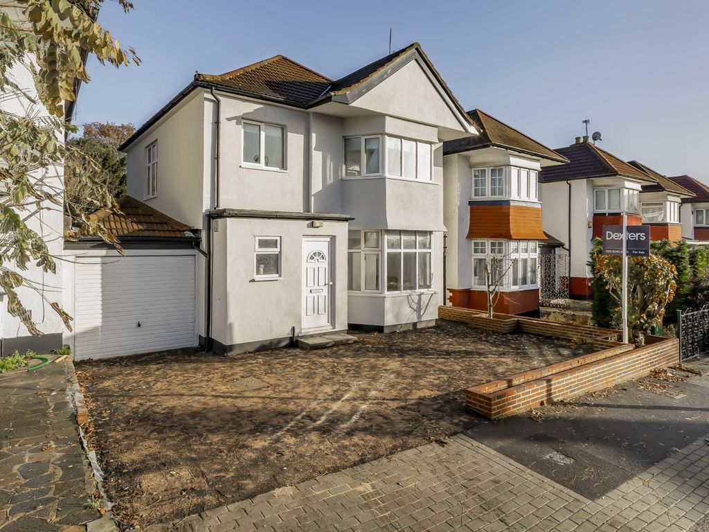 4 bed detached house for sale in Cheyne Walk, London NW4, £1,000,000