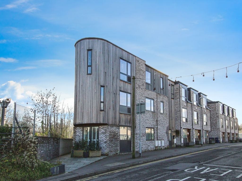 2 bed flat for sale in Station Road, Cambridge CB22, £145,000