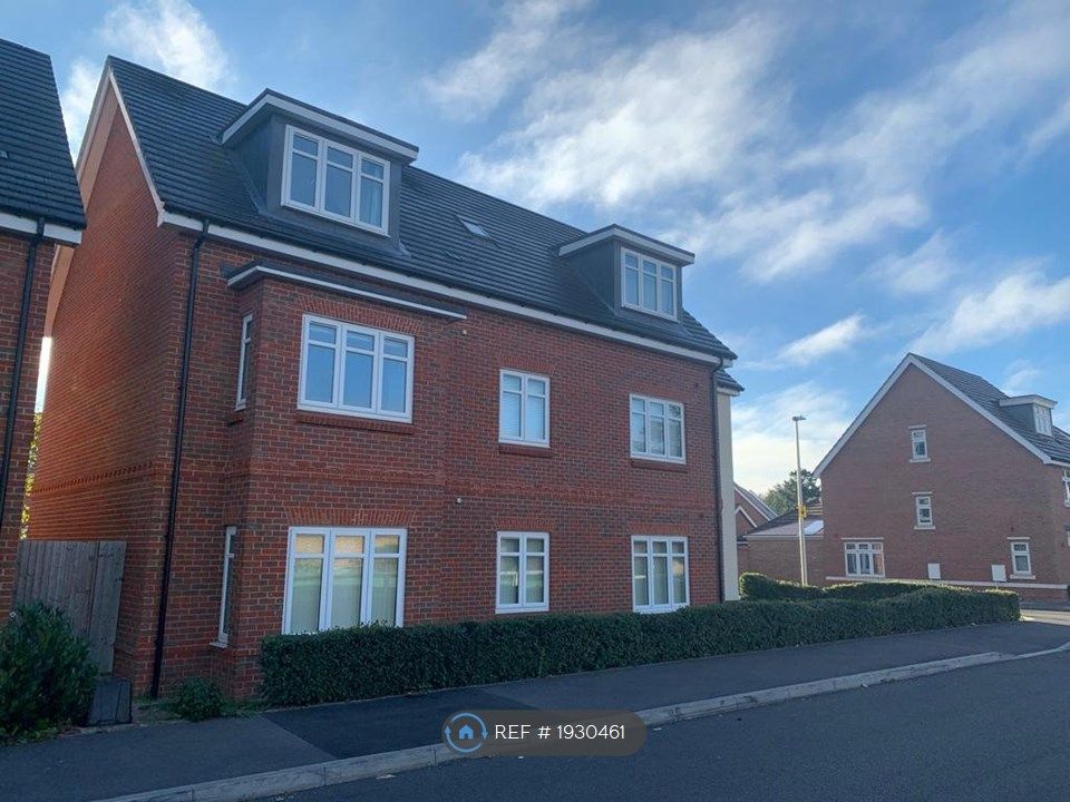 2 bed flat to rent in Faringdon Road, Earley, Reading RG6, £1,600 pcm