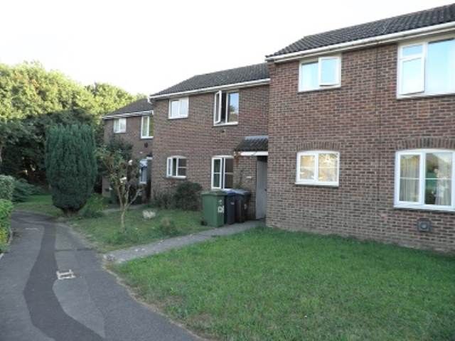 1 bed flat to rent in Alderton Way, Trowbridge, Wiltshire BA14, £795 pcm
