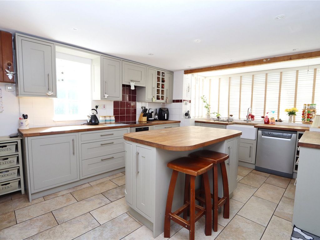 3 bed property for sale in High Street, Stoke Goldington, Newport Pagnell MK16, £402,000