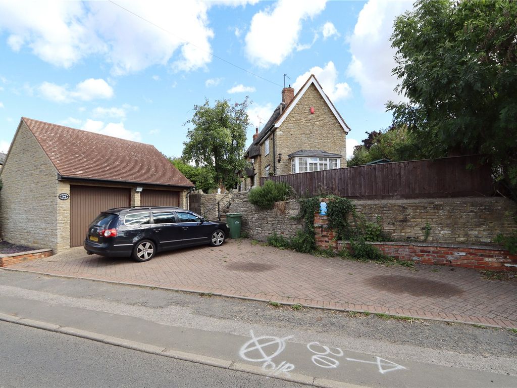 3 bed property for sale in High Street, Stoke Goldington, Newport Pagnell MK16, £402,000