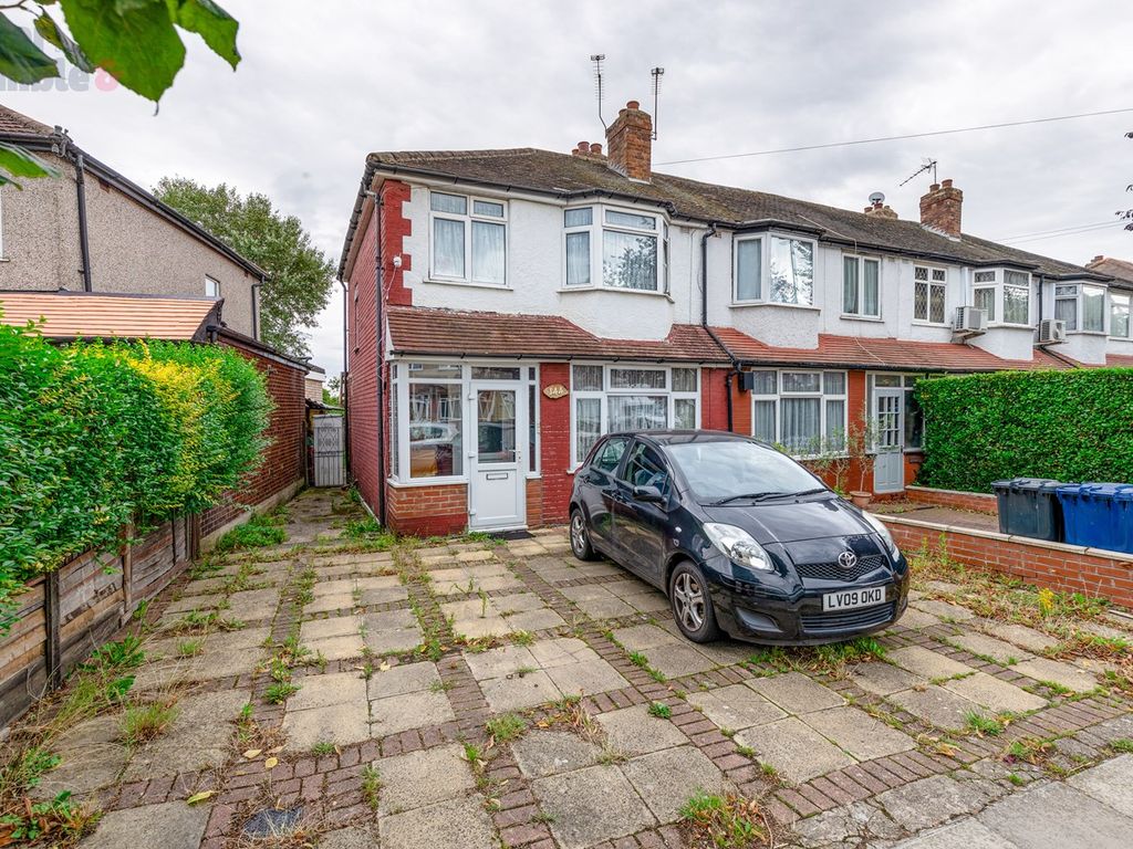 3 bed end terrace house for sale in Conway Crescent, Perivale, Greenford UB6, £530,000