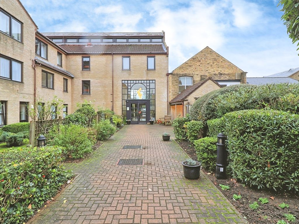 1 bed flat for sale in Queen Street, Chelmsford CM2, £100,000