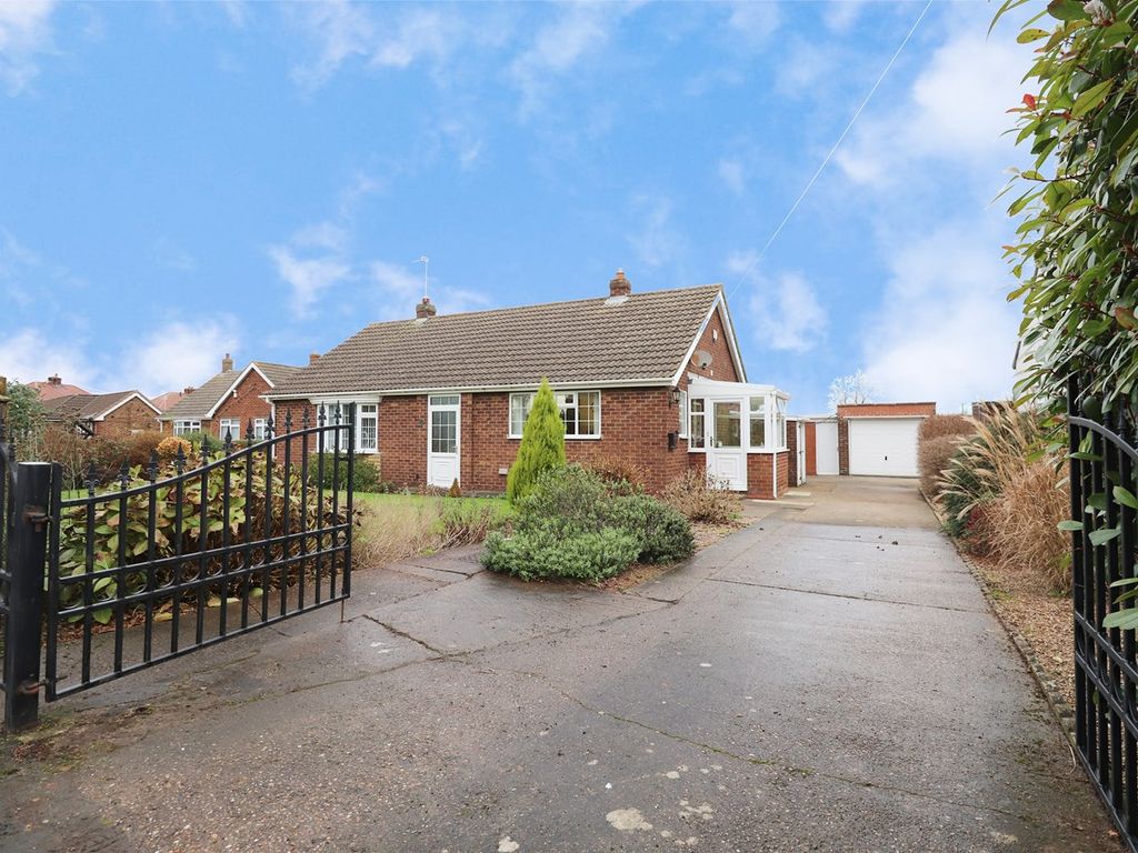 3 bed detached bungalow for sale in West Street, West Butterwick, Scunthorpe DN17, £275,000