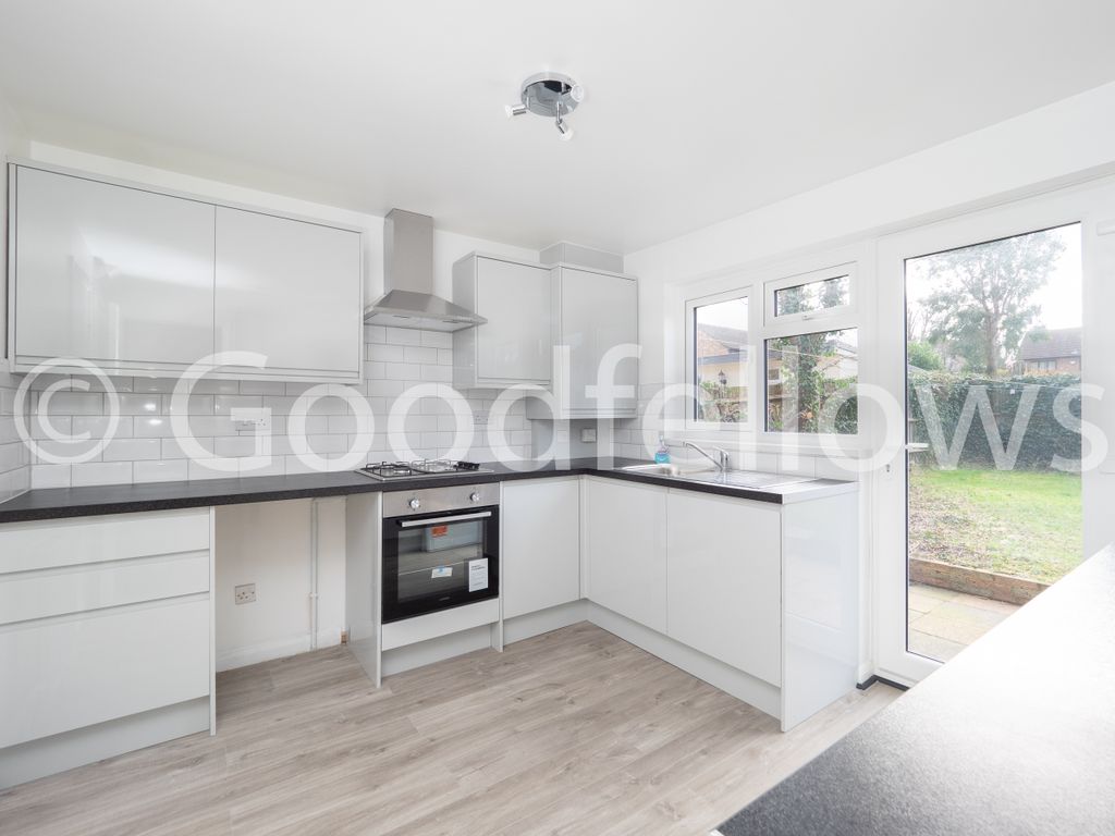 4 bed detached house to rent in Claydon Drive, Croydon, Beddington CR0, £2,200 pcm