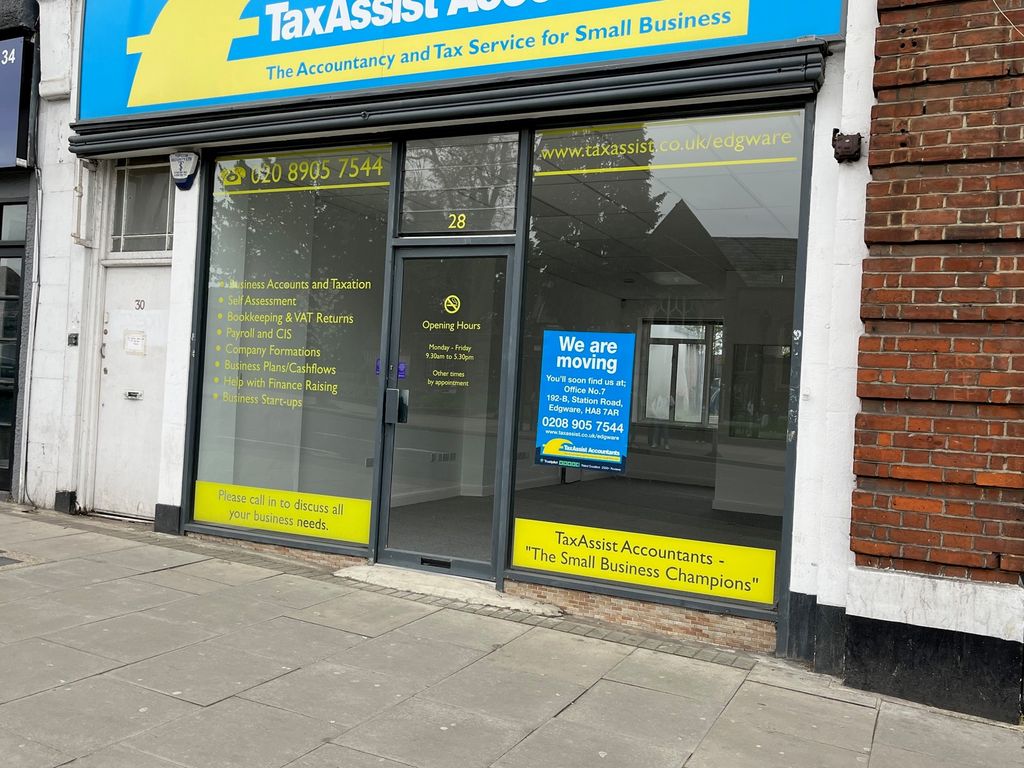 Retail premises to let in Station Road, Edgware HA8, £28,000 pa