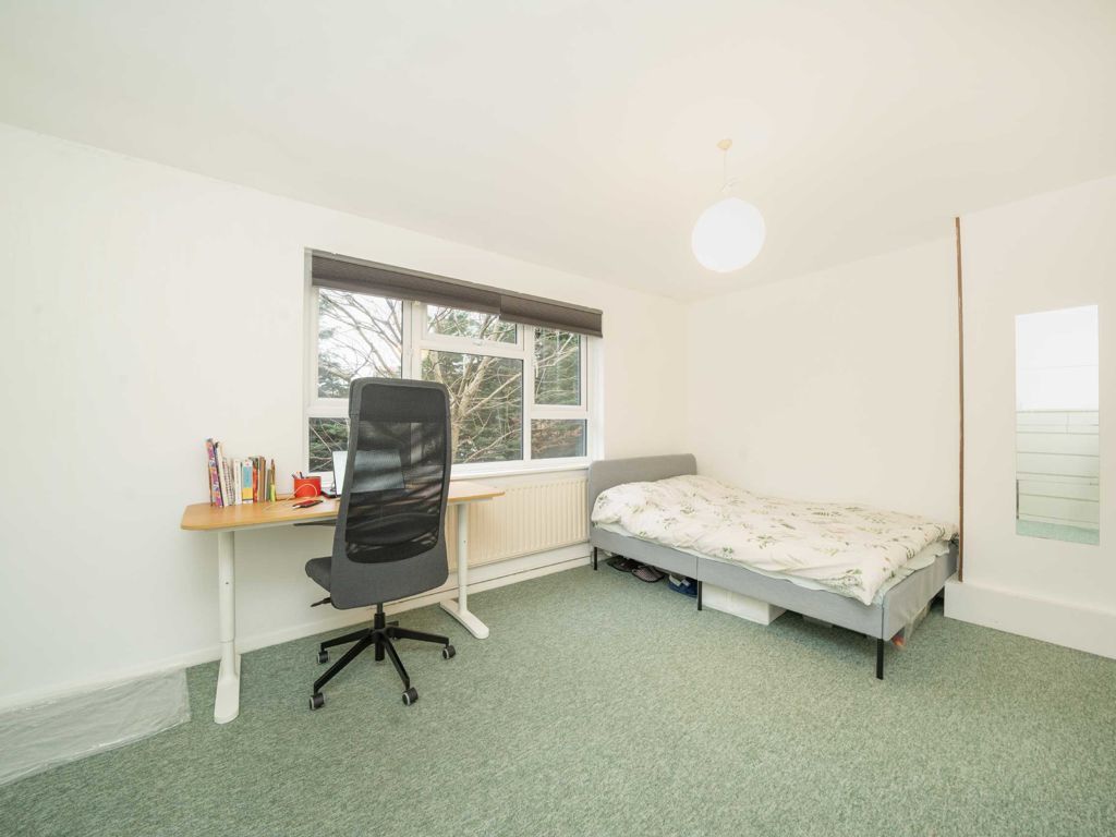 2 bed flat for sale in Acre Road, Kingston Upon Thames KT2, £365,000