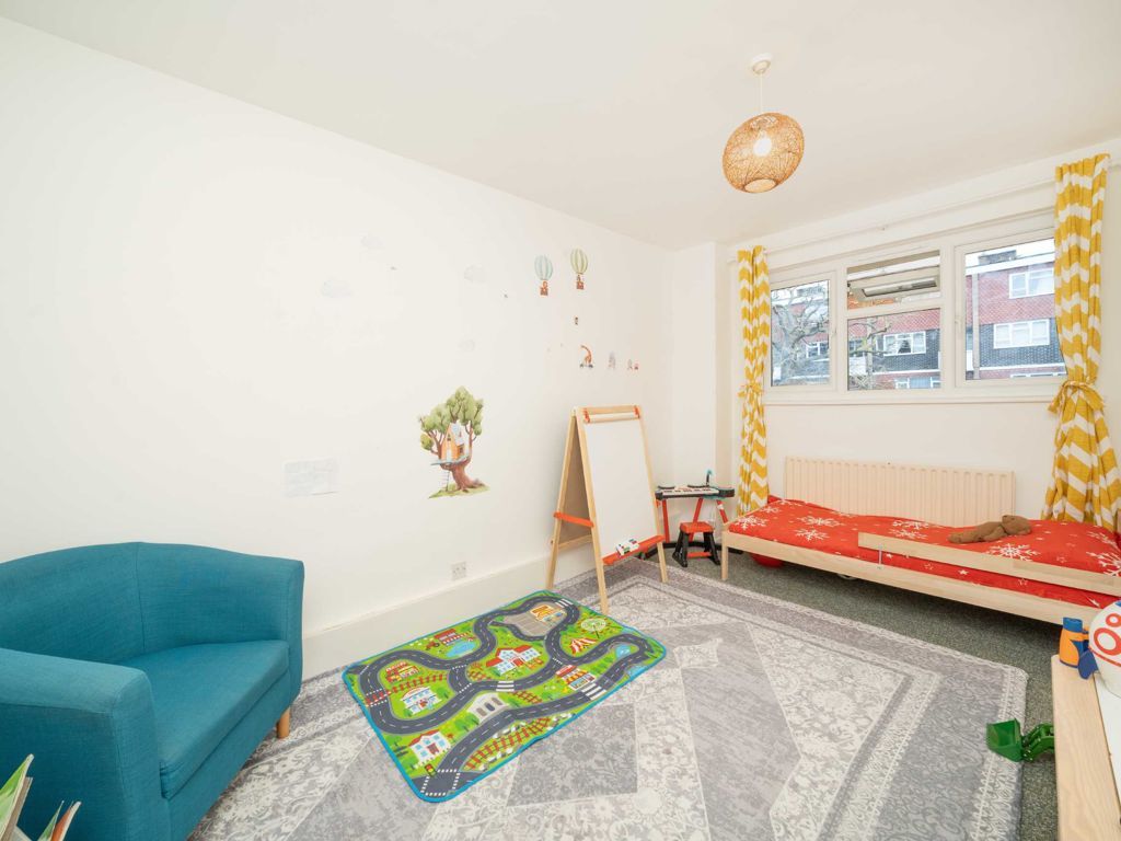 2 bed flat for sale in Acre Road, Kingston Upon Thames KT2, £365,000