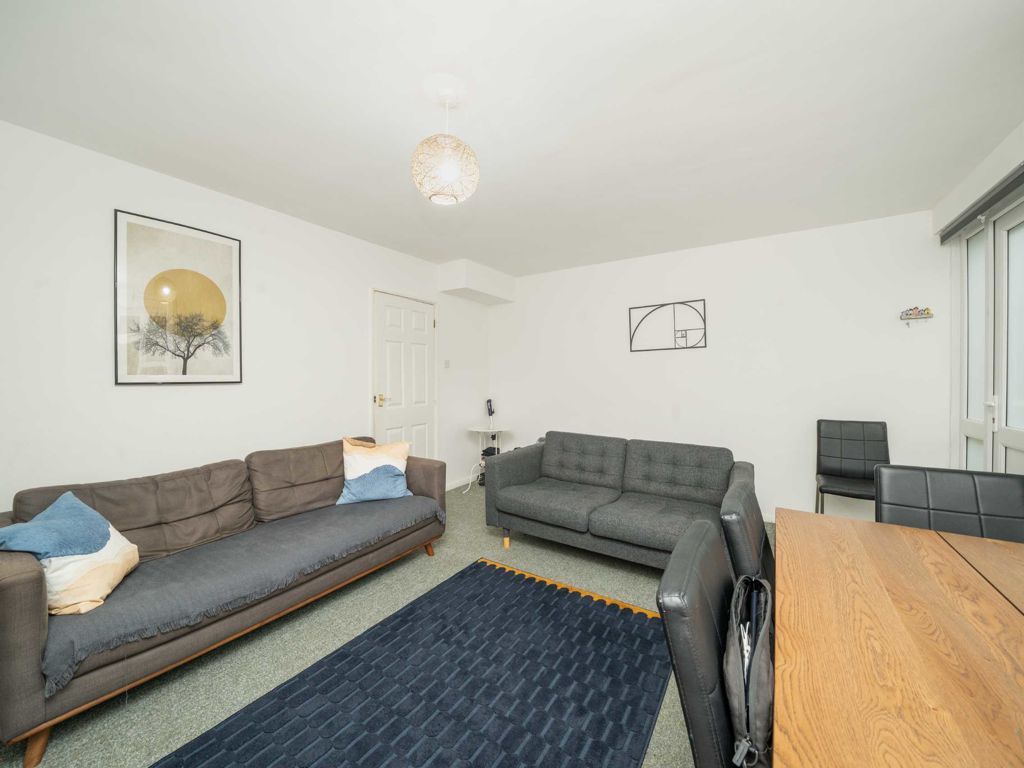 2 bed flat for sale in Acre Road, Kingston Upon Thames KT2, £365,000