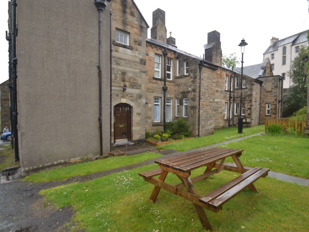 1 bed flat to rent in Castle Court, Stirling FK8, £525 pcm