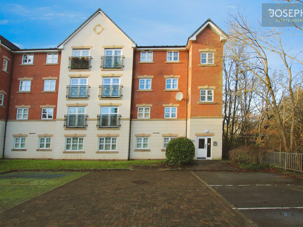 2 bed flat to rent in Astley Brook Close, Bolton BL1, £800 pcm