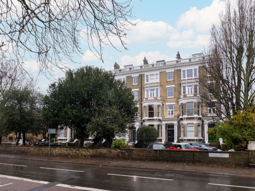 2 bed flat to rent in Clapham Common North Side, London SW4, £2,750 pcm