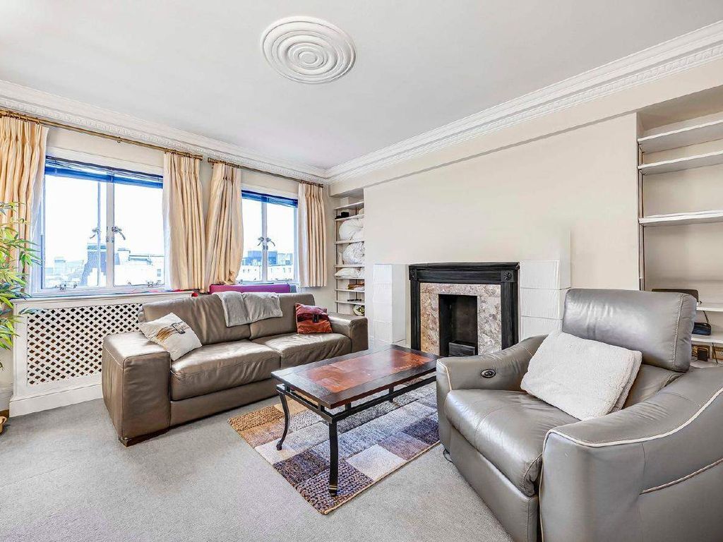 1 bed flat for sale in Baker Street, London NW1, £725,000