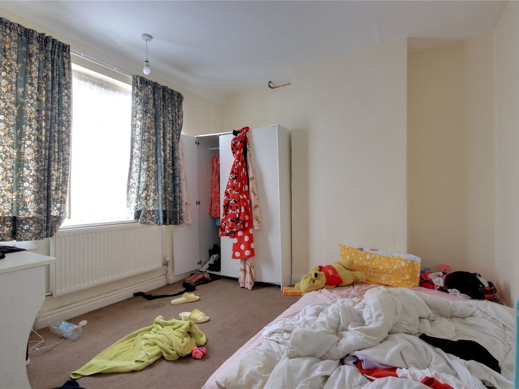 3 bed terraced house for sale in Haddon Close, Enfield EN1, £450,000