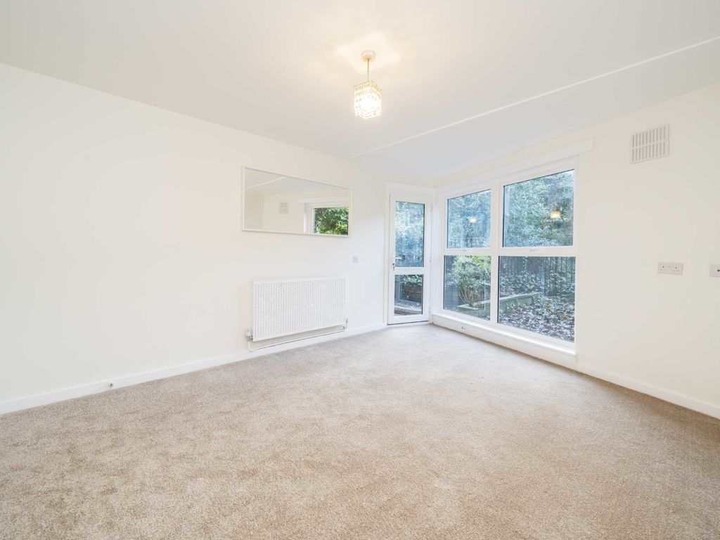 1 bed flat for sale in Garrick Close, London W5, £349,000