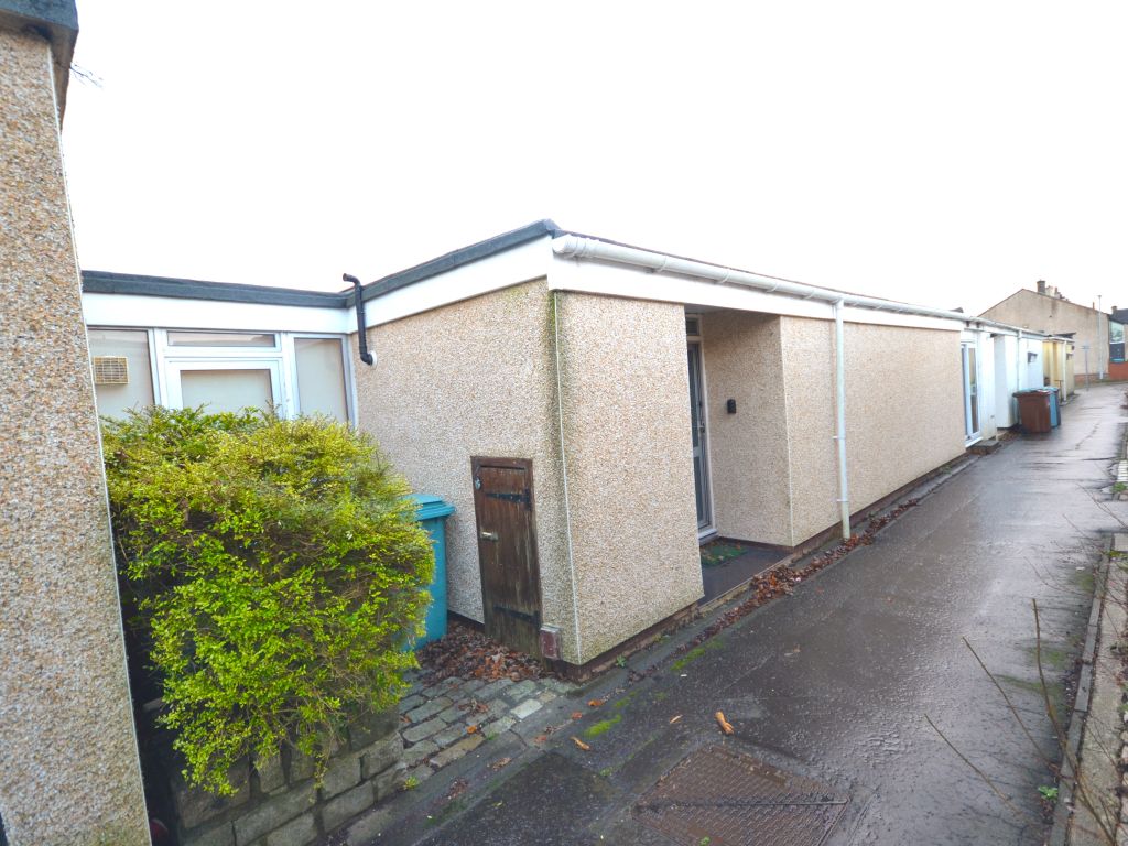 3 bed bungalow for sale in Lochlea Road, Glasgow G67, £95,000