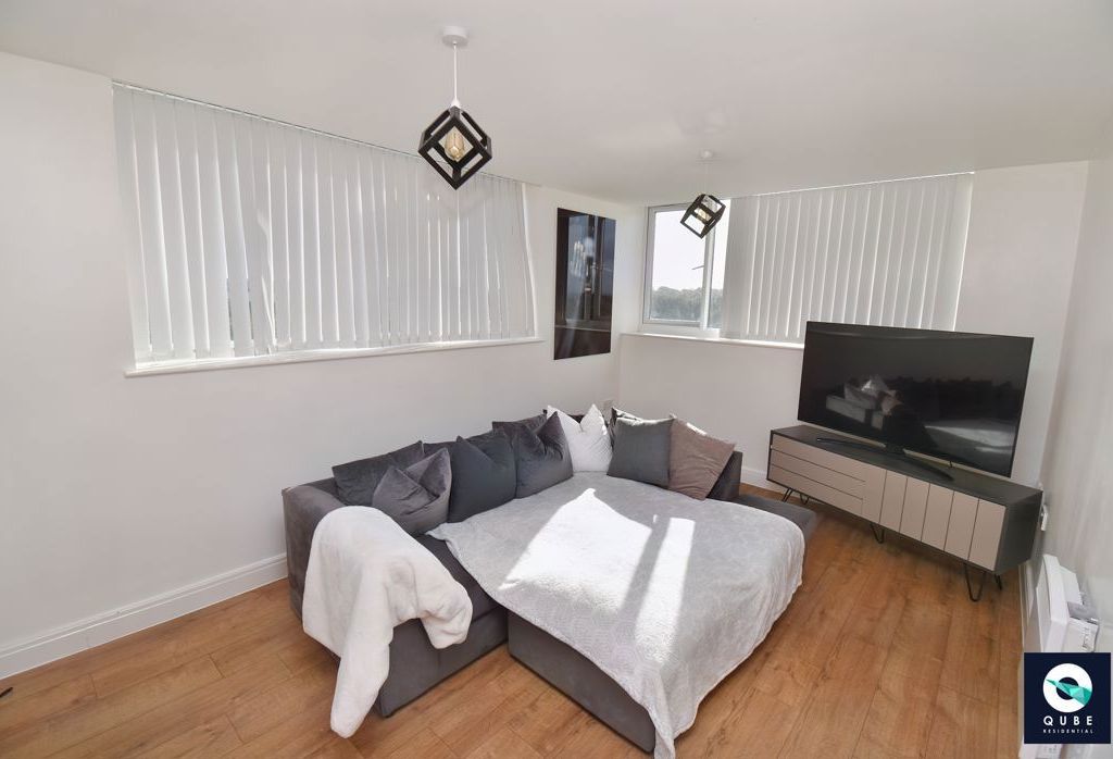 2 bed flat for sale in Mere Bank, Liverpool L17, £76,000